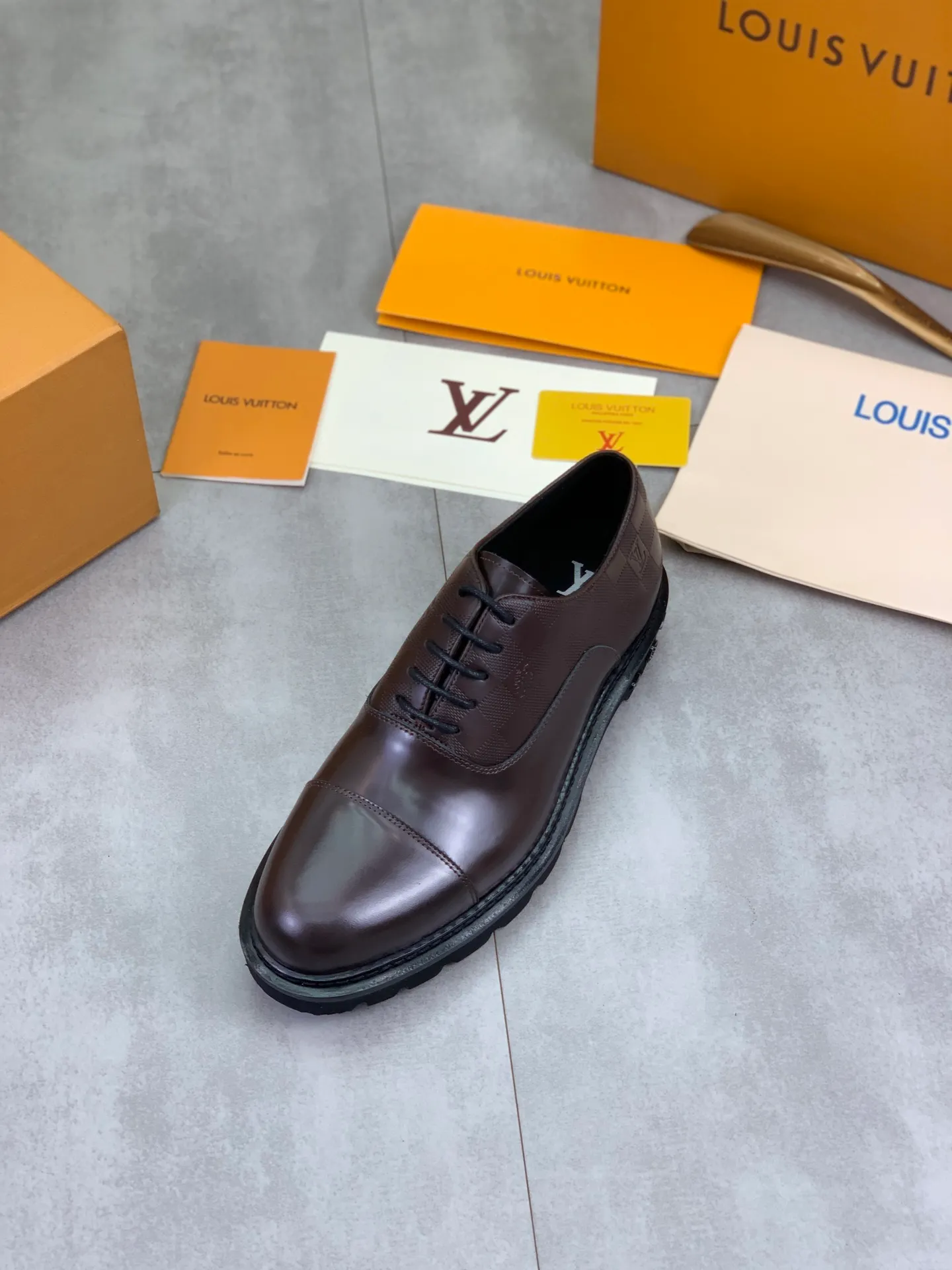 Factory price P820 💎💎💎Top version LOUIS VUITTON [Louis Vuitton] - LV men's business casual leather shoes, luxurious and noble 👞All imported original cowhide, just to create a more comfortable wearing experience, upper: original high-end calfskin➕Imported soft cowhide lining, original lightweight foam outsole✔️Color: 3️⃣colors available Size: 39-44 (38.45 46 can be customized (non-returnable)